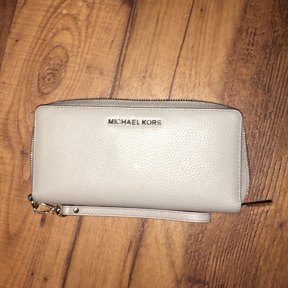 MICHAEL KORS WALLET COLOR PEARL GREY